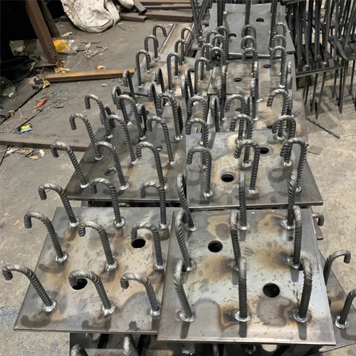 图纸中如何确定牡丹江预埋件的位置？